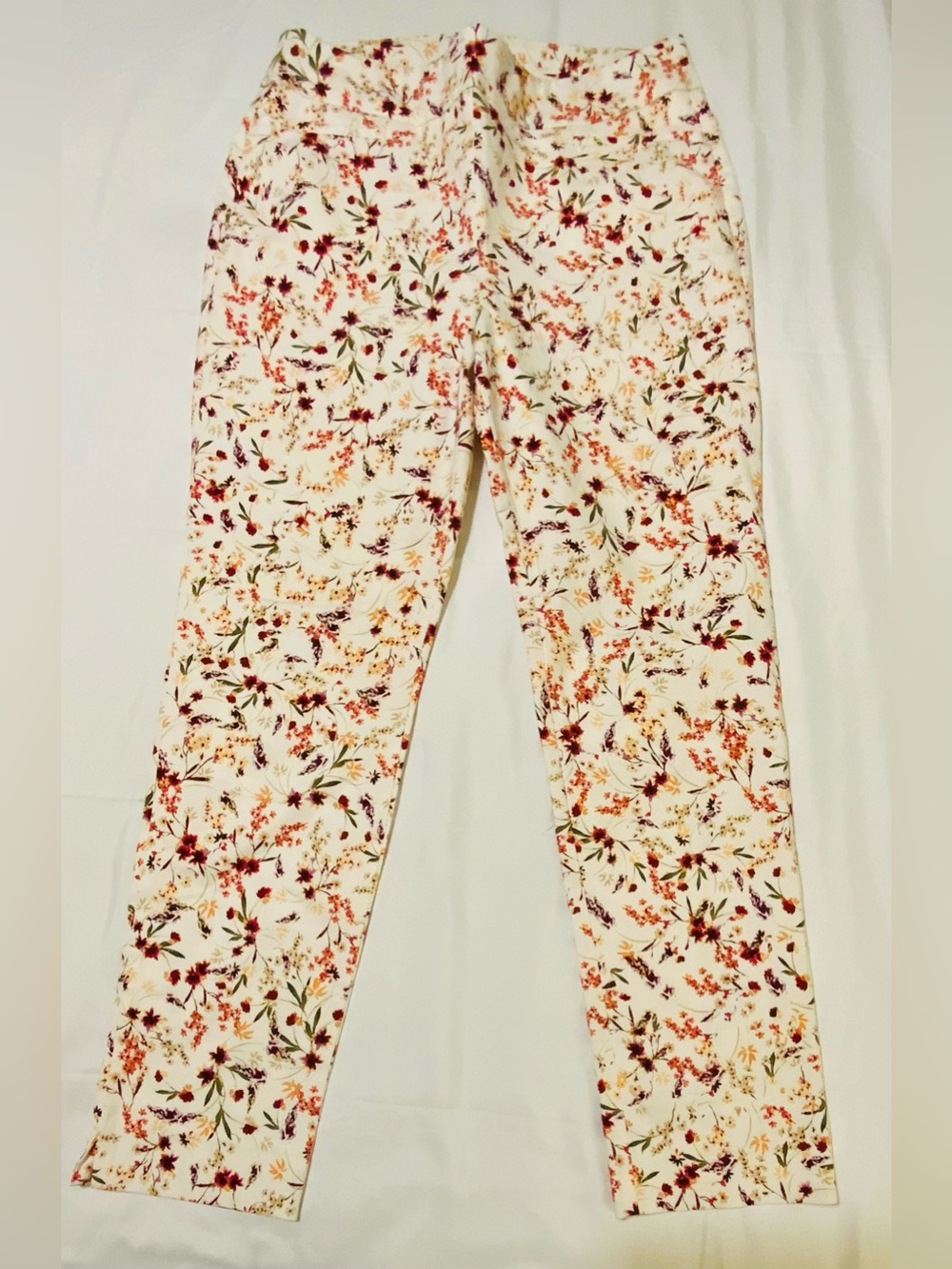 Chicos Floral Print Women's Pull On Ankle Pants White w/Red, Pink & Green Floral
